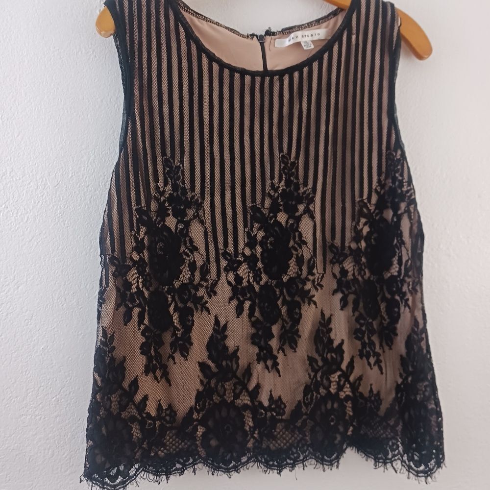 Max Studio black lace sleeveles top size XL